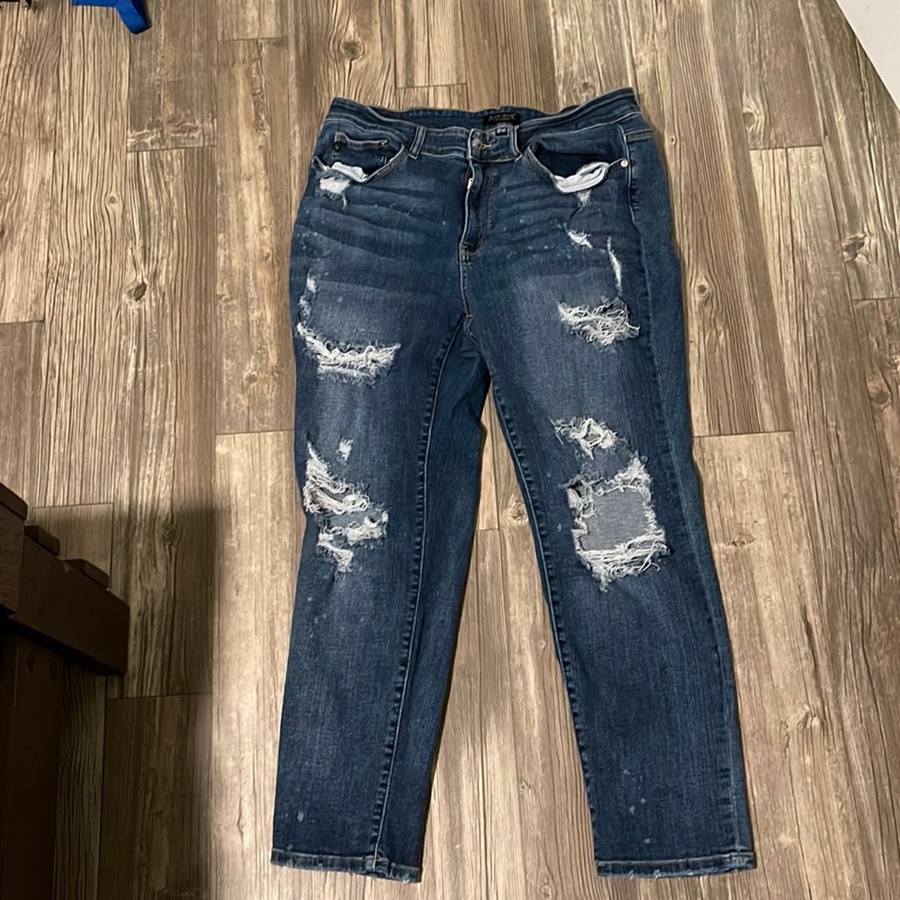Like new 18 w boyfriend fit distressed/bleach jeans